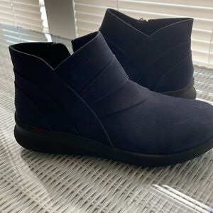 Blue faux velvet ankle boots size 6